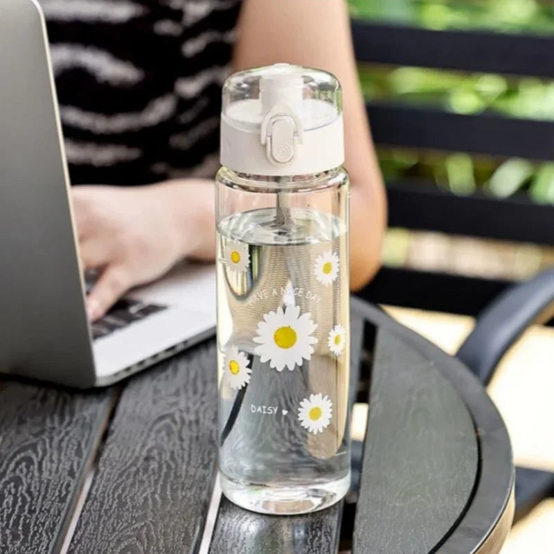 Bottiglia d'acqua in plastica con fiore margherita da 780 ml Bottiglia d'acqua trasparente sportiva Bottiglia per bere trasparente da viaggio per lezione portatile