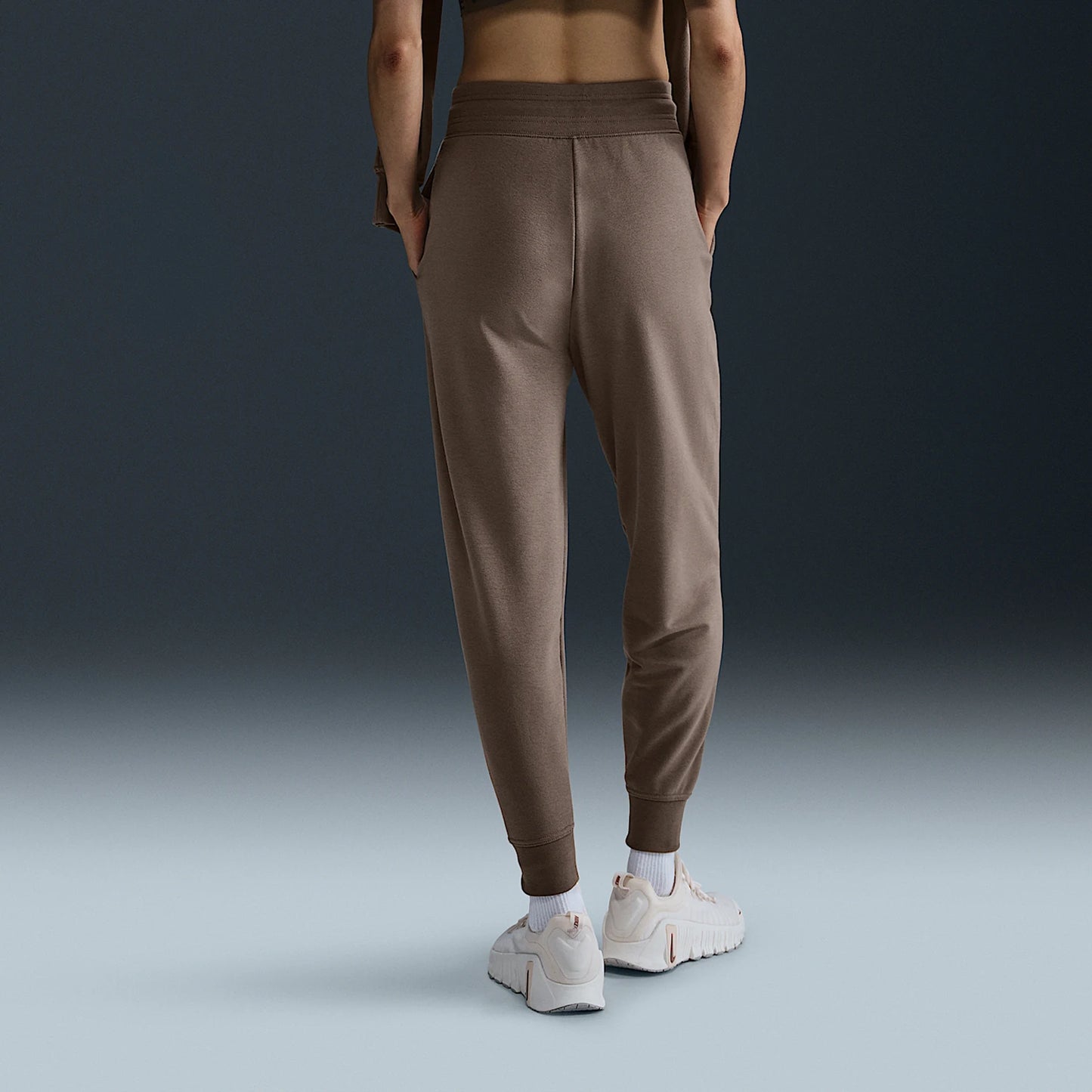 Pantaloni sportivi affusolati tie-dye di tendenza ufficiale delle nuove donne Nike FB5435-233